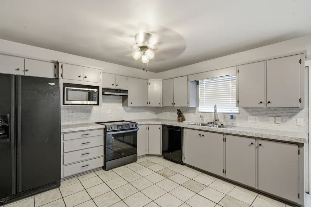 917 E Ross Avenue De Leon, TX 76444