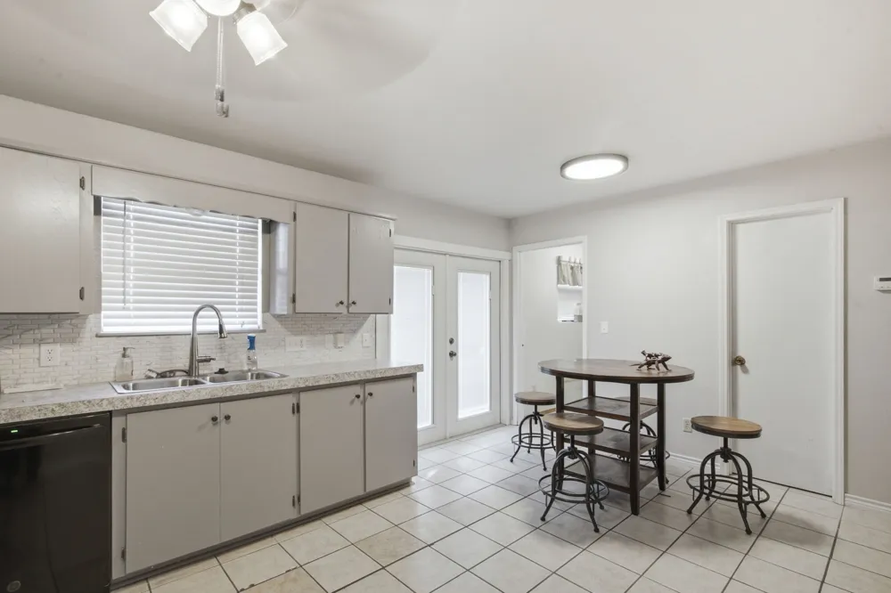 917 E Ross Avenue De Leon, TX 76444
