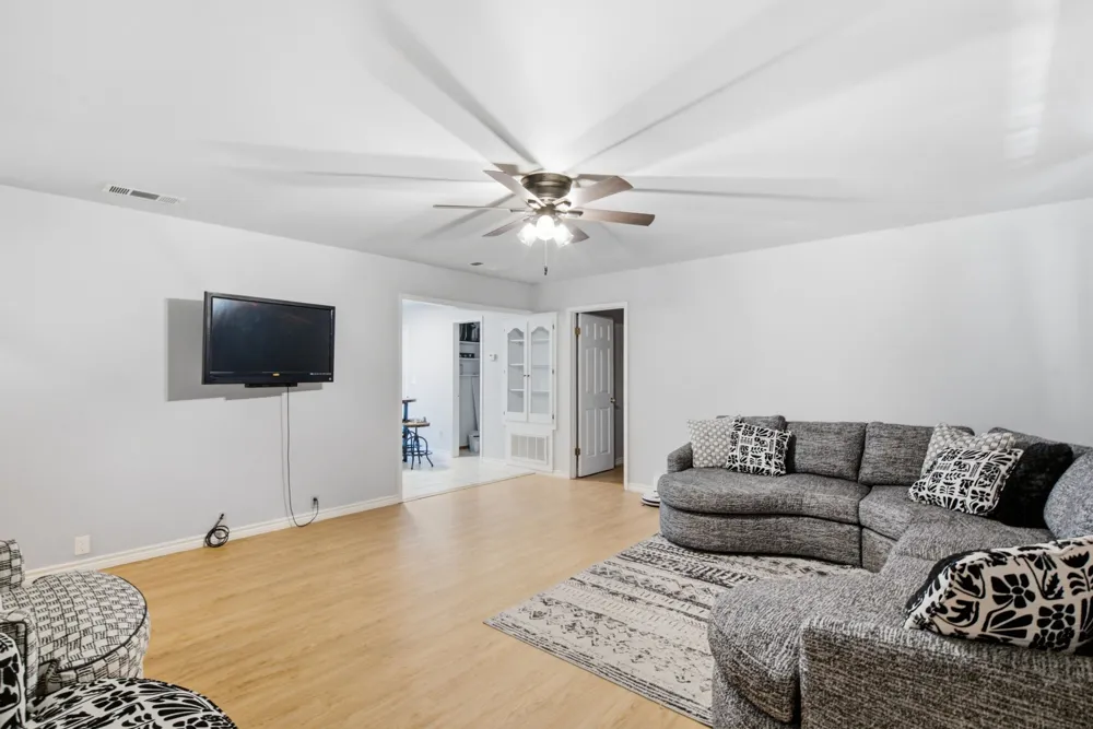 917 E Ross Avenue De Leon, TX 76444