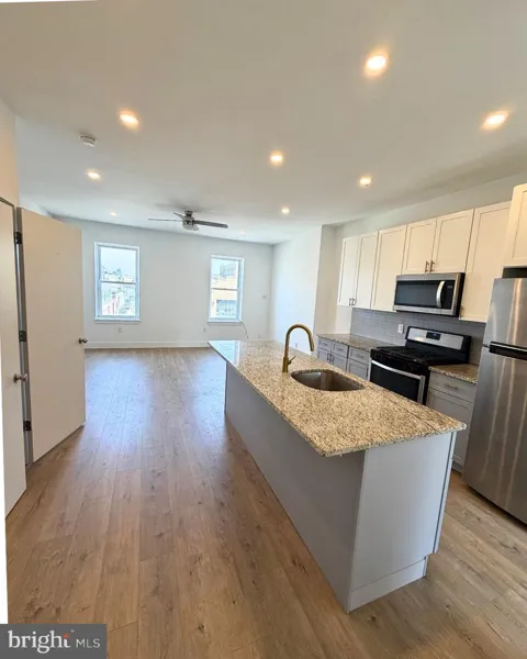 914 SNYDER AVENUE #3