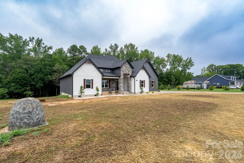 1007 Harrogate Drive Bessemer City, NC 28016