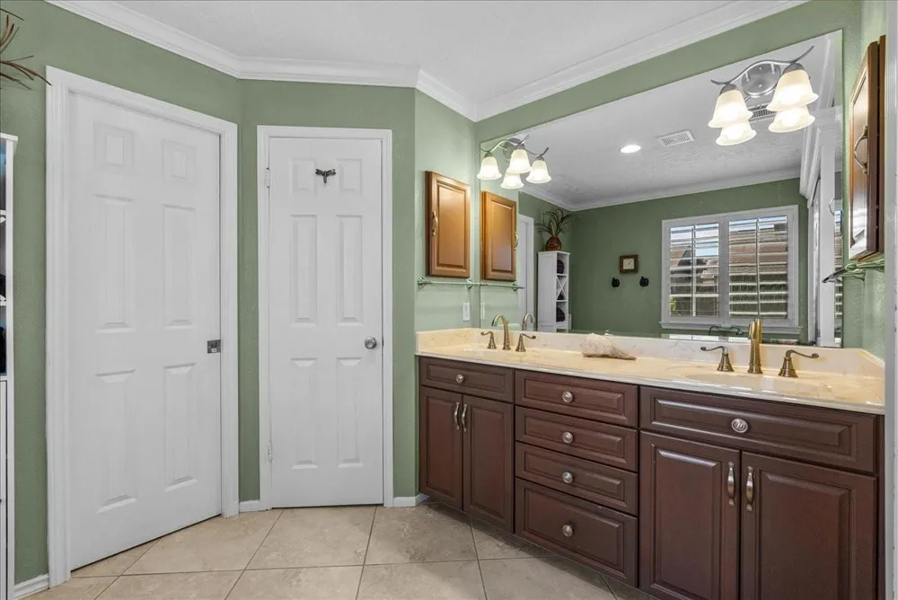 2242 Gemini Street Houston, TX 77058