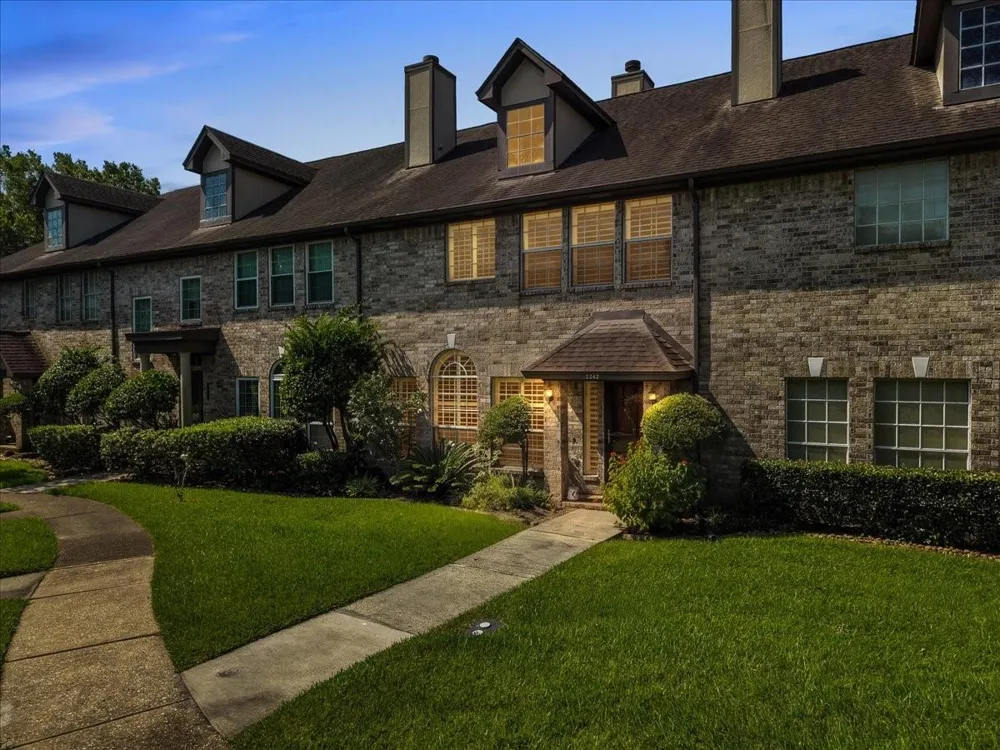 2242 Gemini Street Houston, TX 77058