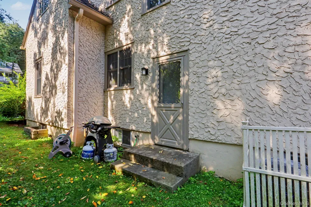 82 Douglas Road #B Chappaqua, NY 10514