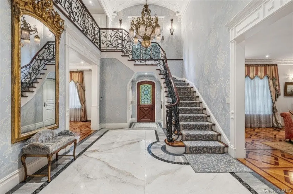17 Sutton Place Lawrence, NY 11559