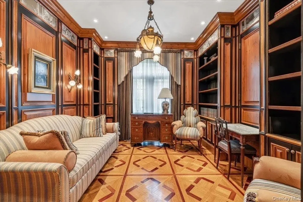 17 Sutton Place Lawrence, NY 11559