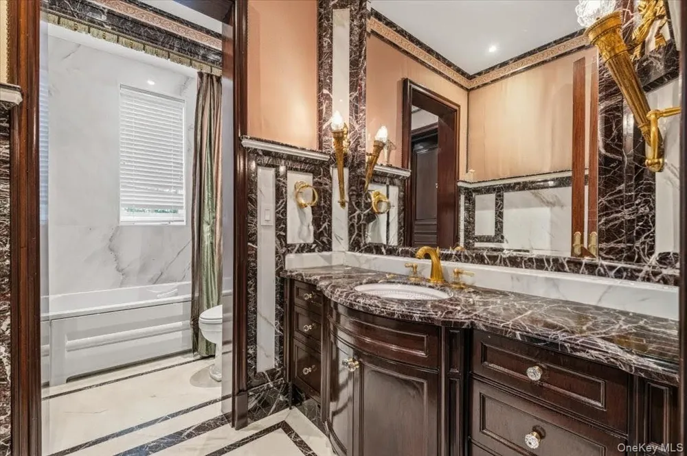 17 Sutton Place Lawrence, NY 11559