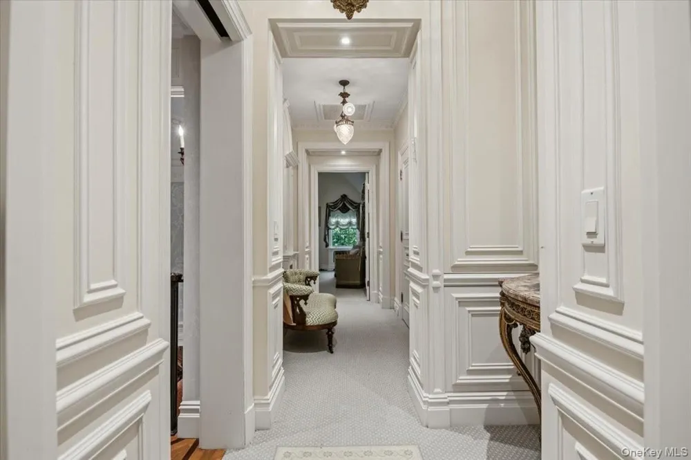 17 Sutton Place Lawrence, NY 11559