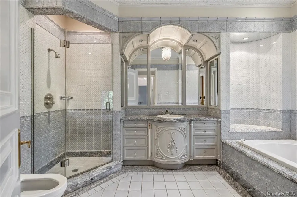 17 Sutton Place Lawrence, NY 11559