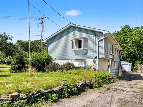 225 Monhagen Avenue