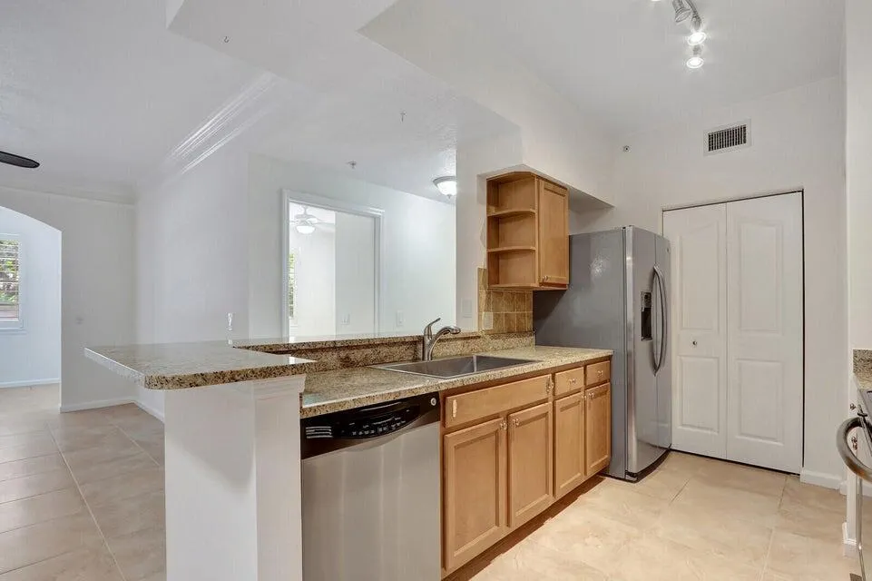 7101 MYRTLEWOOD CIRCLE W Palm Beach Gardens, FL 33418
