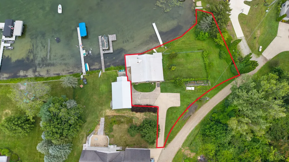 20214 Detente Road White Pigeon, MI 49099