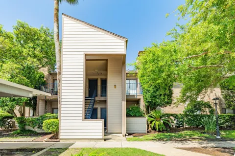 7098 Holiday Drive