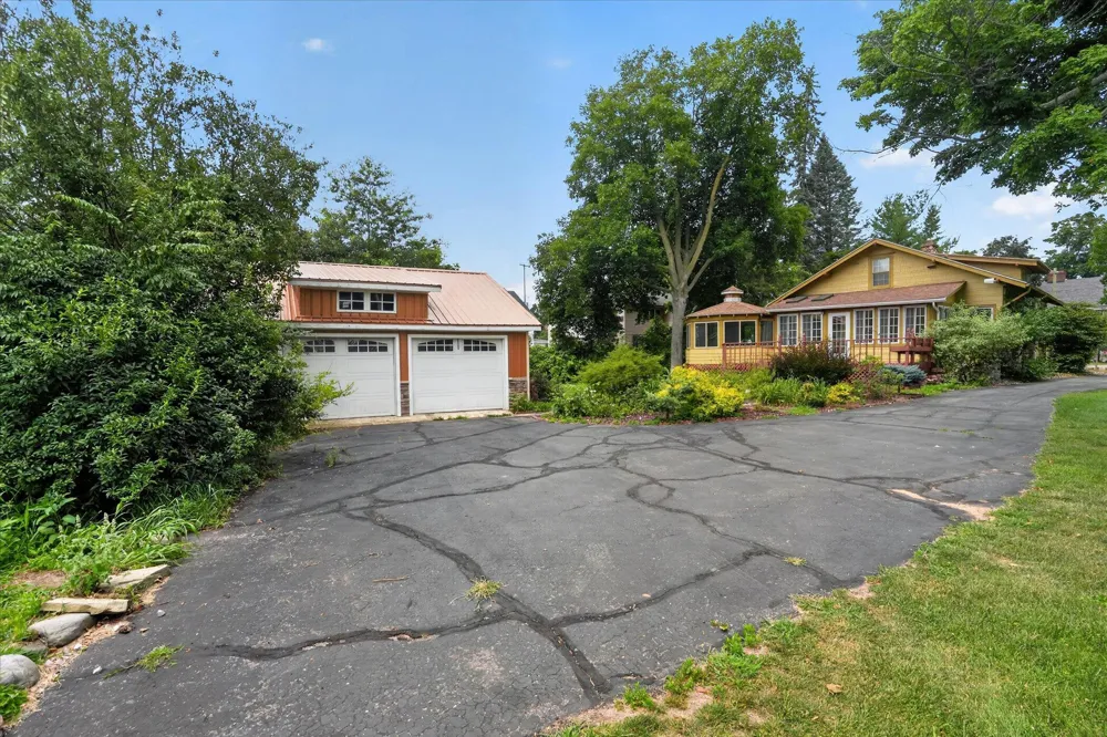 1318 E Michigan Avenue Albion, MI 49224