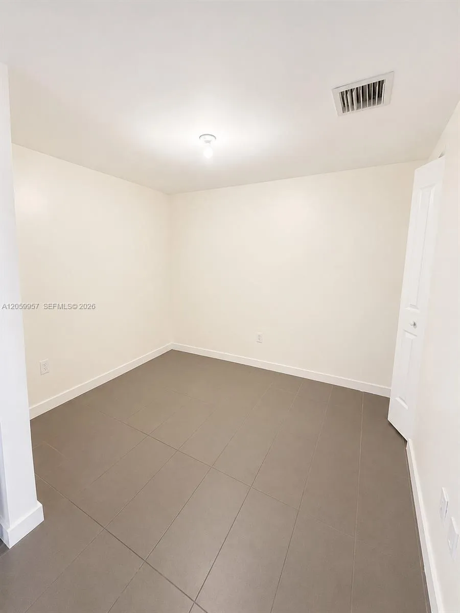 1600 NE 1st Ave #2401 Miami, FL 33132