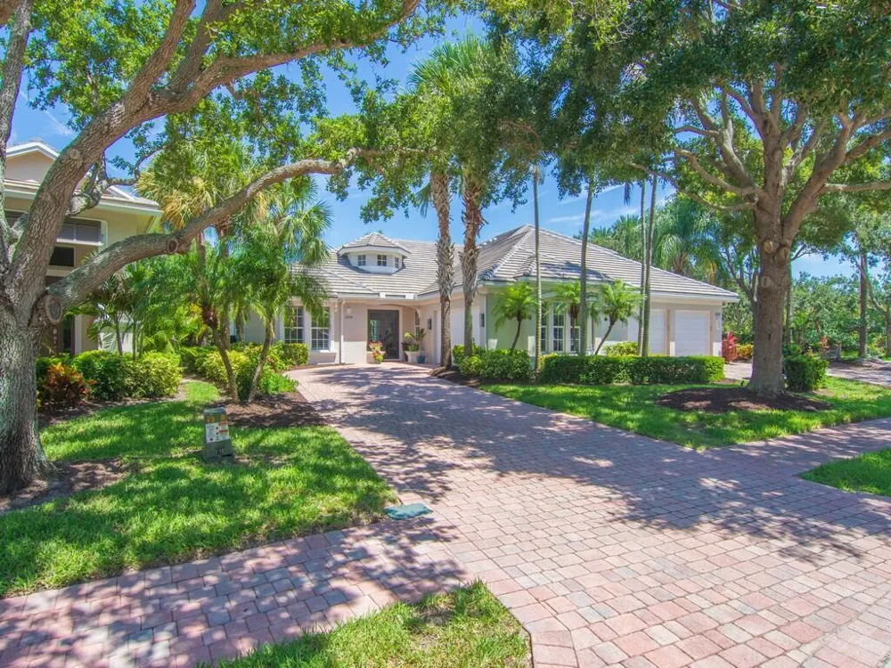 2229 Falls Circle Vero Beach, FL 32967