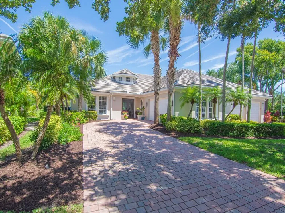2229 Falls Circle Vero Beach, FL 32967