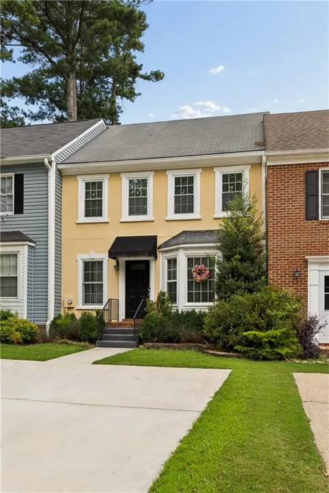 565 Salem Woods Drive SE