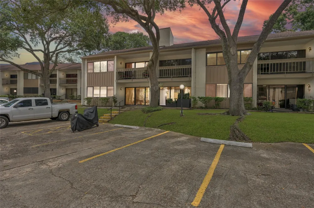12100 Melville Drive #403D Montgomery, TX 77356