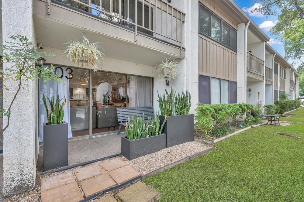 12100 Melville Drive #403D Montgomery, TX 77356