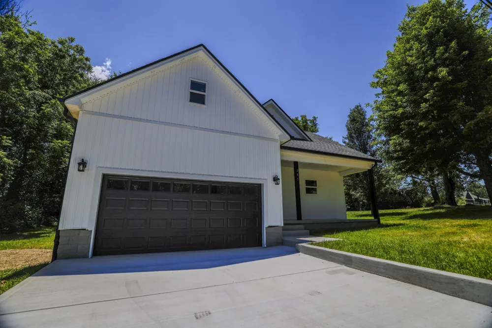 205 W Minnie Ave Monterey, TN 38574