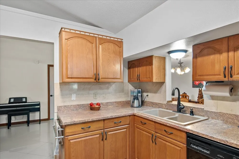 1273 SCRUB JAY TRAIL Frostproof, FL 33843