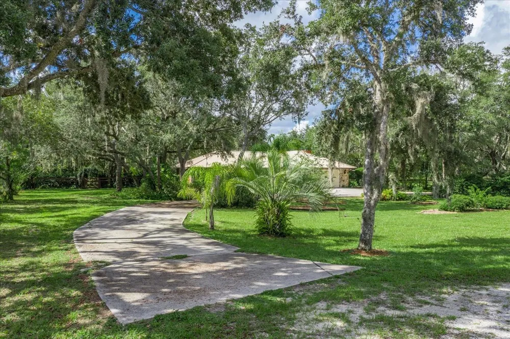1273 SCRUB JAY TRAIL Frostproof, FL 33843