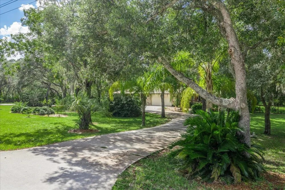 1273 SCRUB JAY TRAIL Frostproof, FL 33843