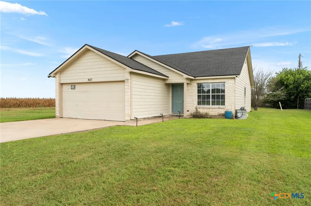 407 E Pietzsch Street Bartlett, TX 76511