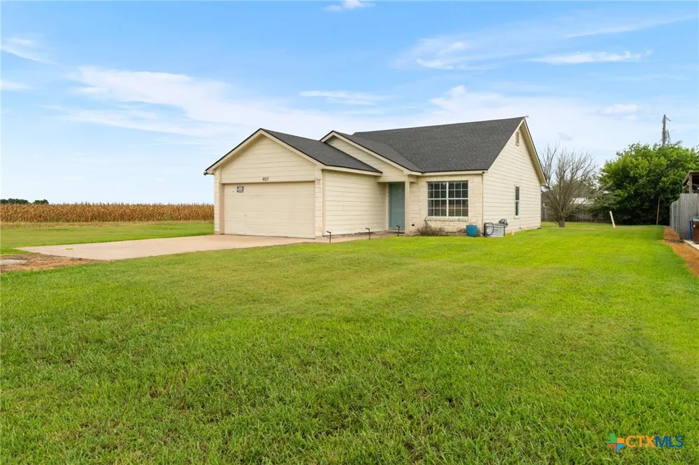 407 E Pietzsch Street Bartlett, TX 76511