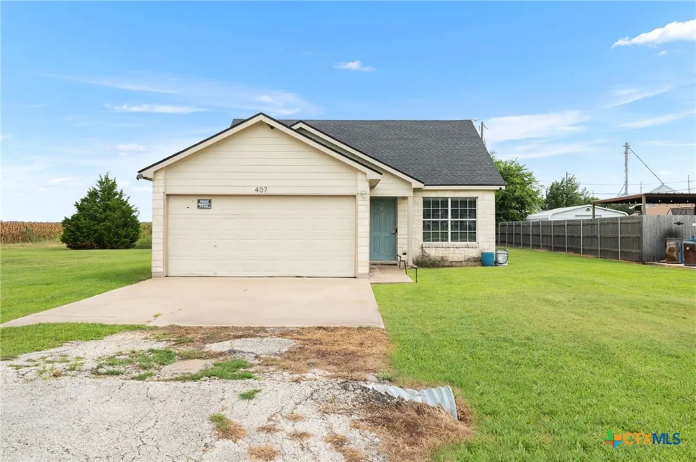 407 E Pietzsch Street Bartlett, TX 76511