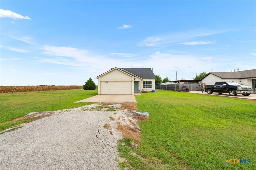 407 E Pietzsch Street Bartlett, TX 76511