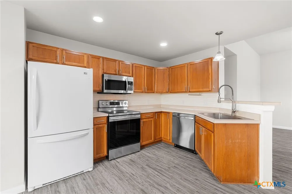 407 E Pietzsch Street Bartlett, TX 76511