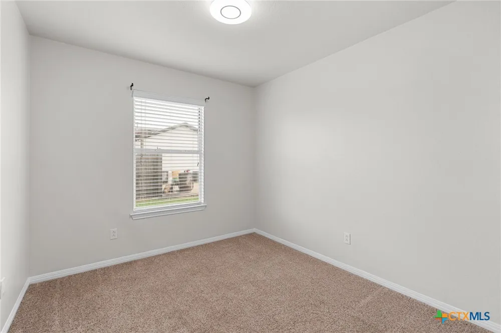 407 E Pietzsch Street Bartlett, TX 76511