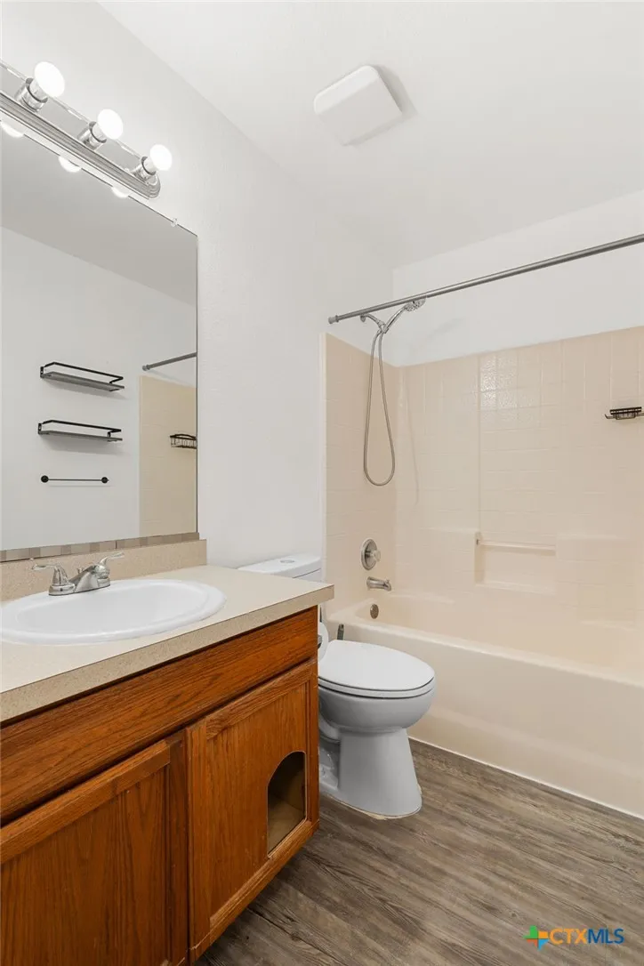 407 E Pietzsch Street Bartlett, TX 76511