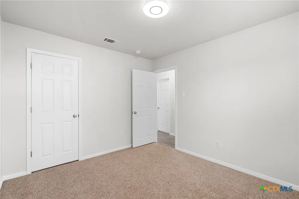 407 E Pietzsch Street Bartlett, TX 76511