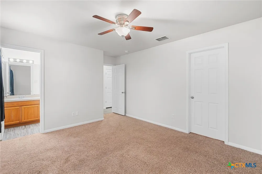 407 E Pietzsch Street Bartlett, TX 76511