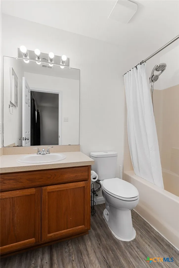 407 E Pietzsch Street Bartlett, TX 76511