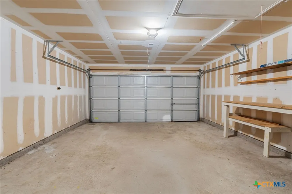 407 E Pietzsch Street Bartlett, TX 76511