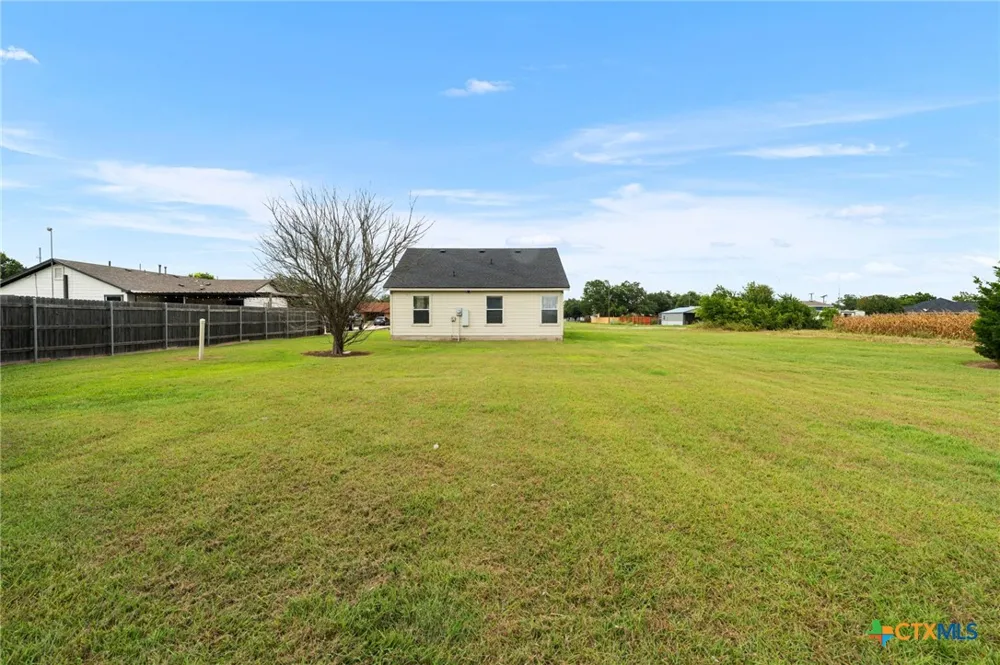 407 E Pietzsch Street Bartlett, TX 76511
