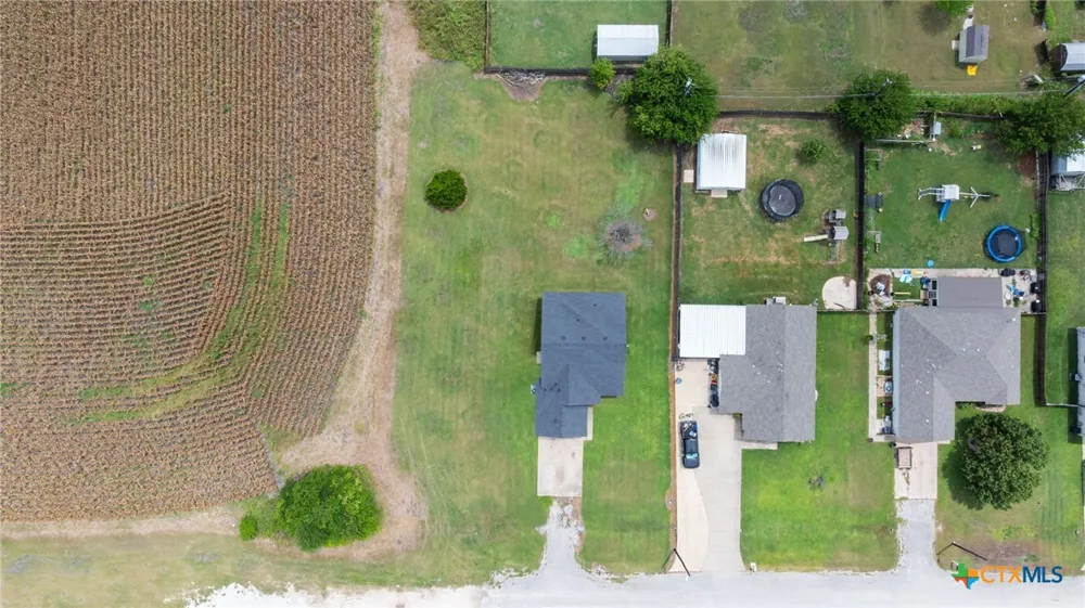 407 E Pietzsch Street Bartlett, TX 76511