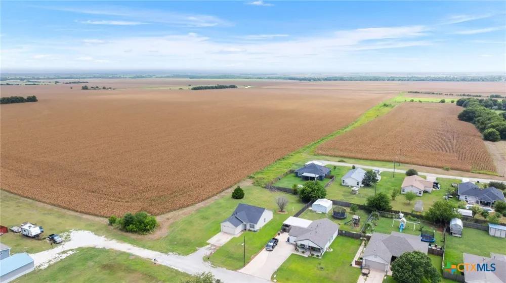 407 E Pietzsch Street Bartlett, TX 76511