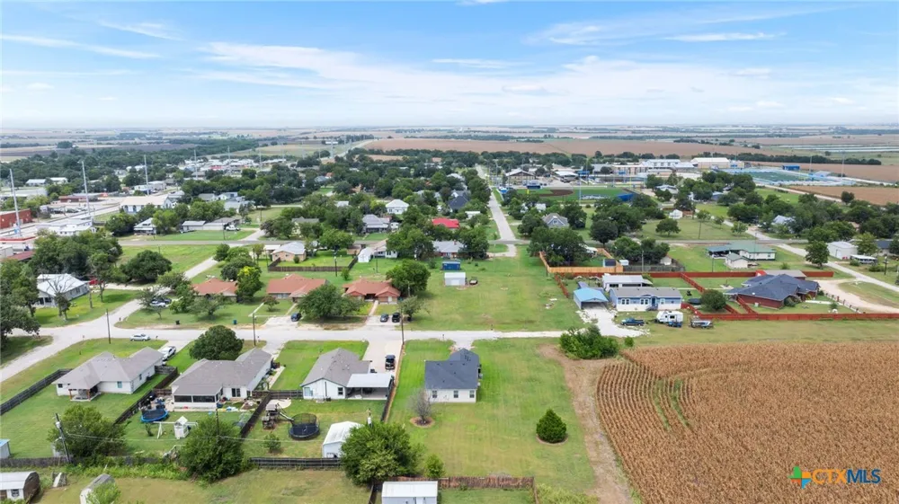 407 E Pietzsch Street Bartlett, TX 76511