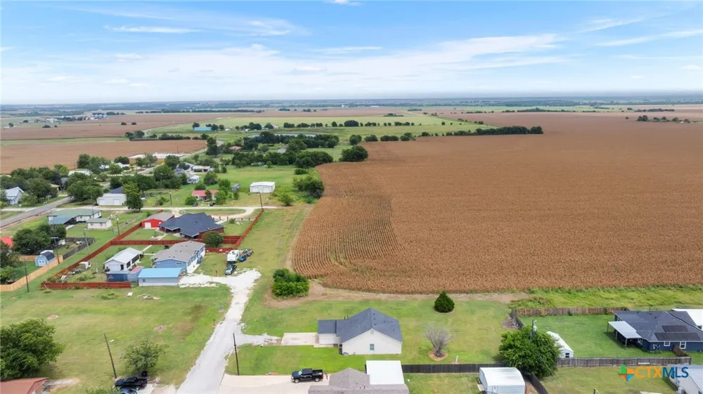 407 E Pietzsch Street Bartlett, TX 76511