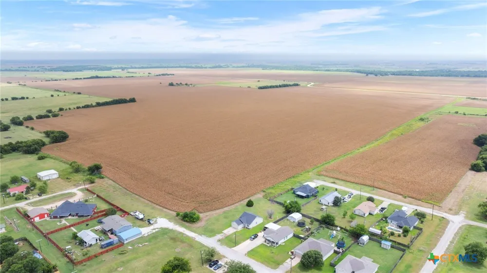 407 E Pietzsch Street Bartlett, TX 76511