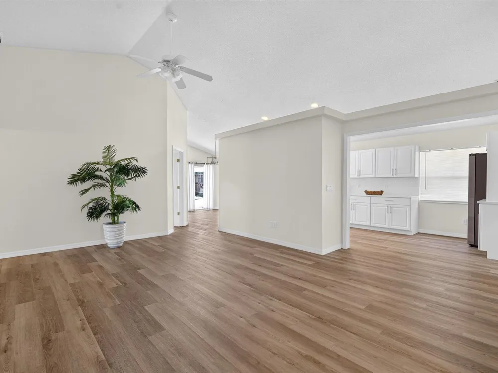 459 Halstead Drive Davenport, FL 33897
