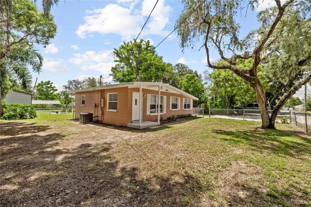 5225 PEACH AVENUE Seffner, FL 33584