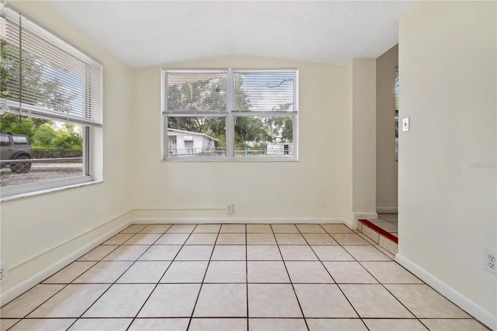 5225 PEACH AVENUE Seffner, FL 33584