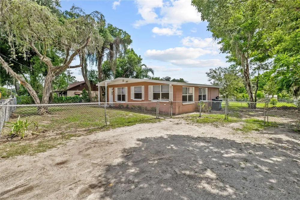 5225 PEACH AVENUE Seffner, FL 33584
