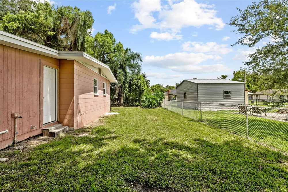 5225 PEACH AVENUE Seffner, FL 33584